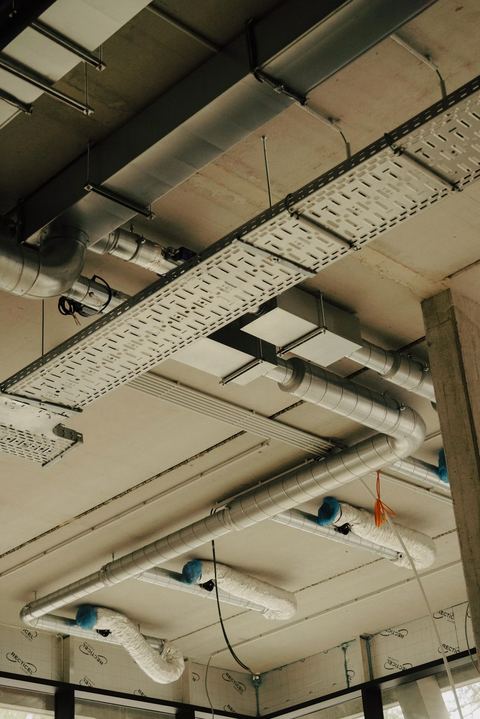 Ducting dan cable tray instalasi MEP